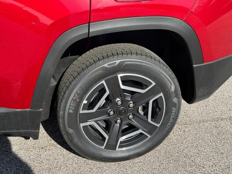 Jeep Cherokee Vehicle Full-screen Gallery Image 4
