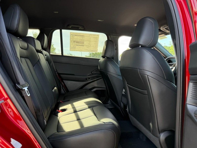 Jeep Cherokee Vehicle Full-screen Gallery Image 6