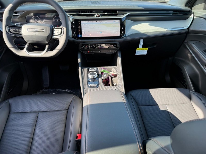 Jeep Cherokee Vehicle Full-screen Gallery Image 7
