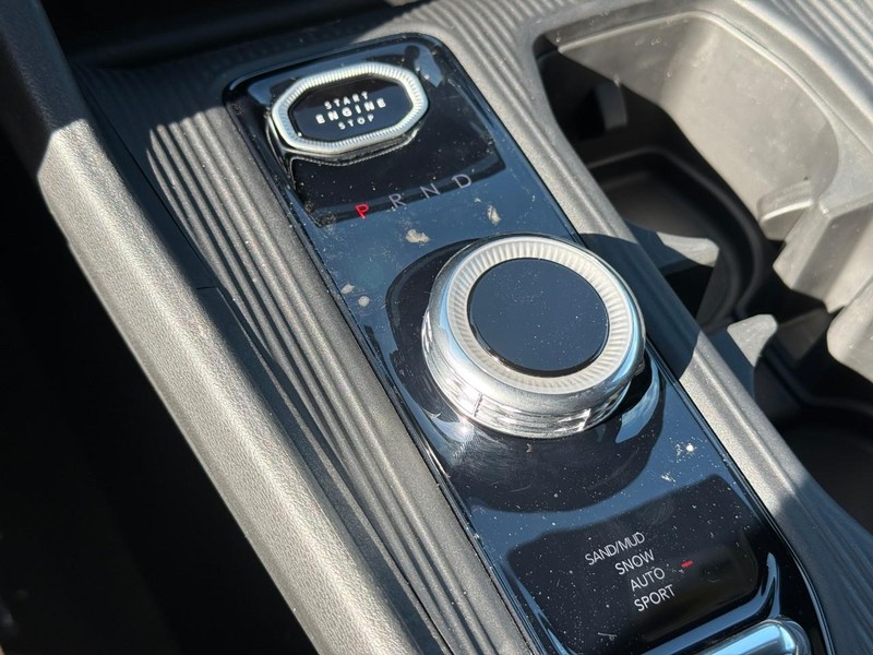 Jeep Cherokee Vehicle Full-screen Gallery Image 16