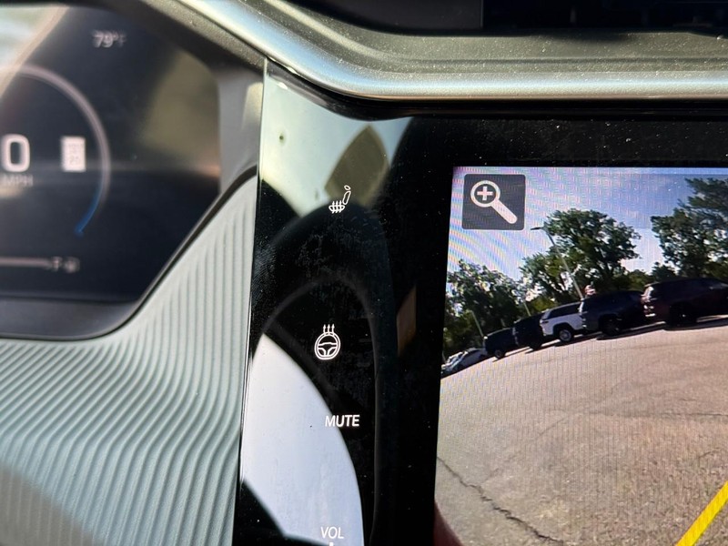 Jeep Cherokee Vehicle Full-screen Gallery Image 18