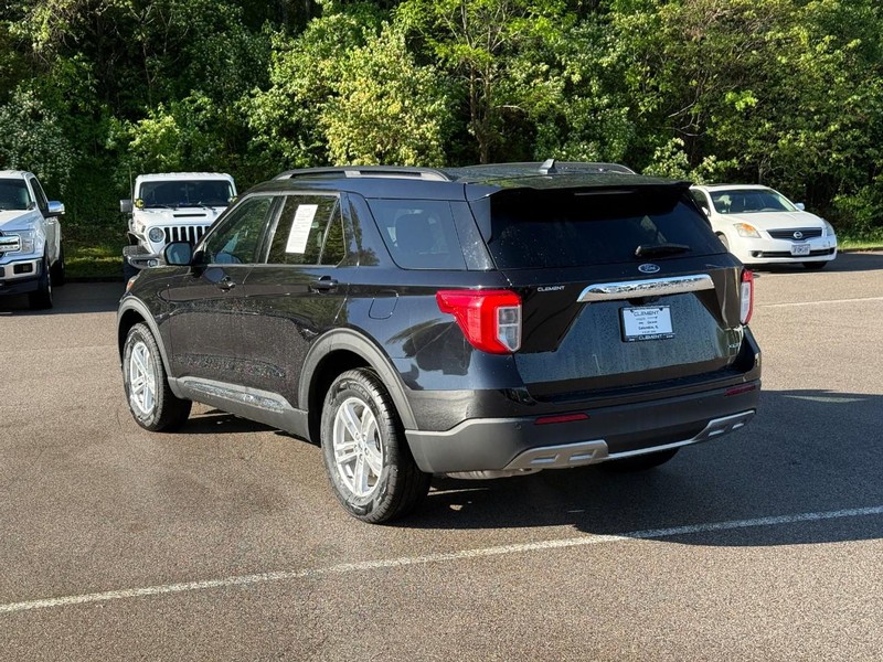 Ford Explorer Vehicle Image 04