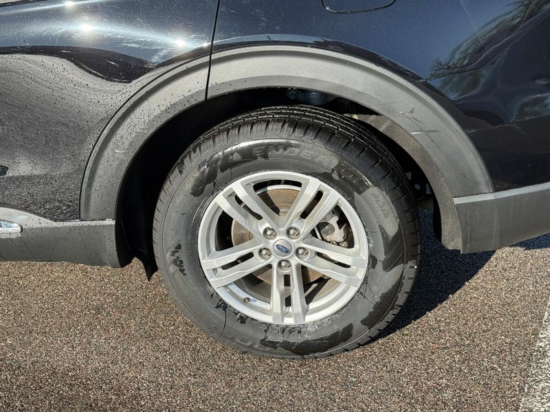 Ford Explorer Vehicle Image 05