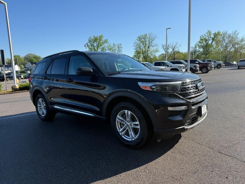 Ford Explorer Vehicle Image 11