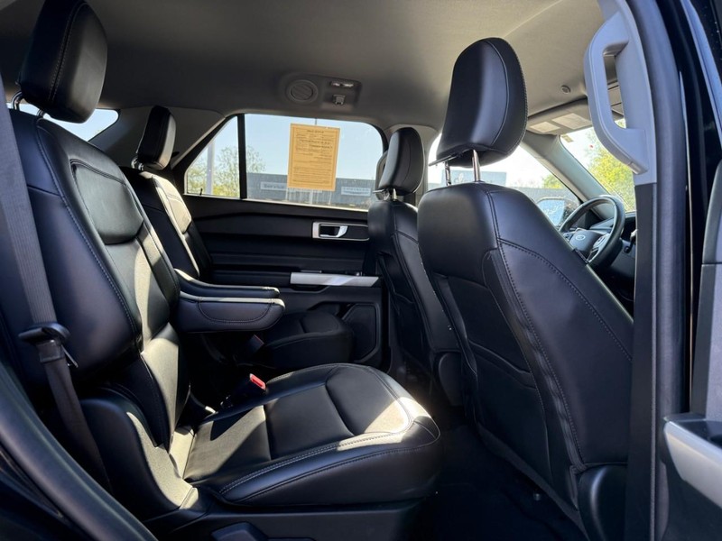 Ford Explorer Vehicle Image 13