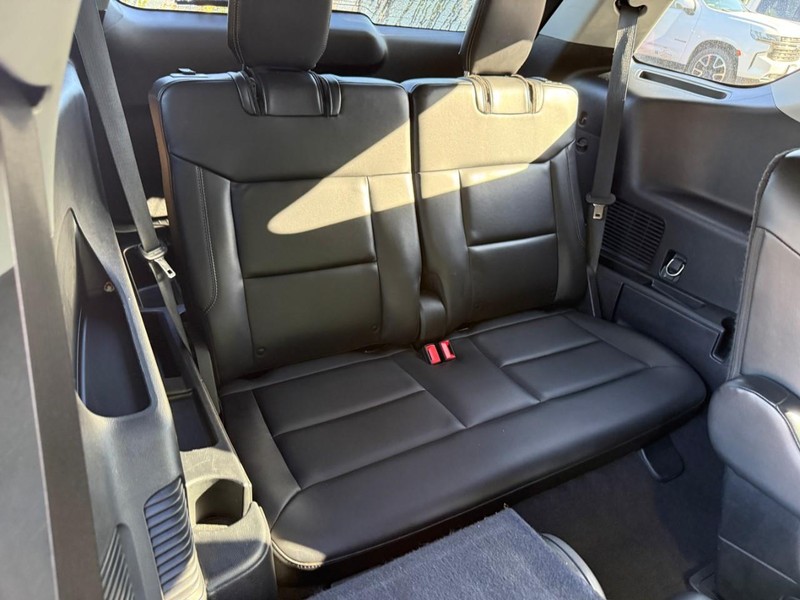 Ford Explorer Vehicle Image 14