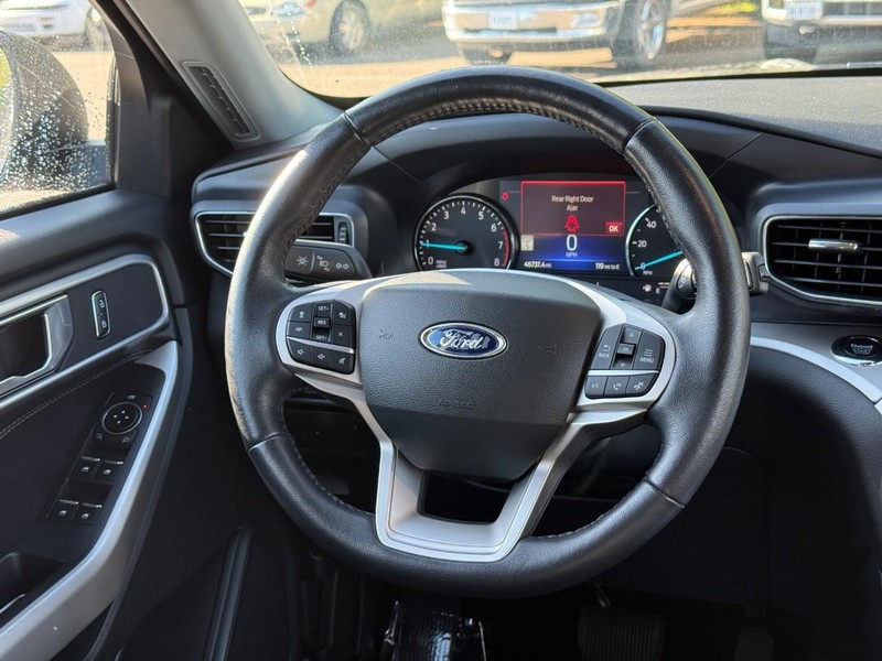 Ford Explorer Vehicle Image 16