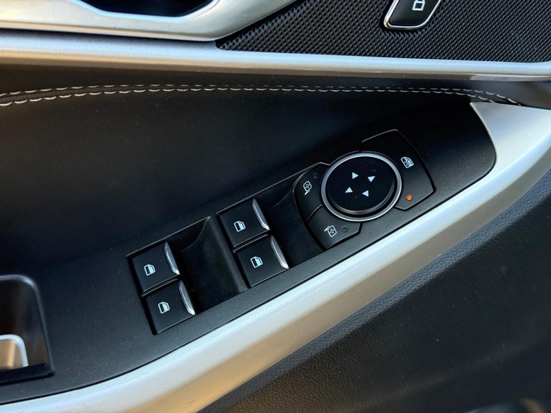 Ford Explorer Vehicle Image 20