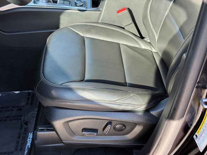 Ford Explorer Vehicle Image 21