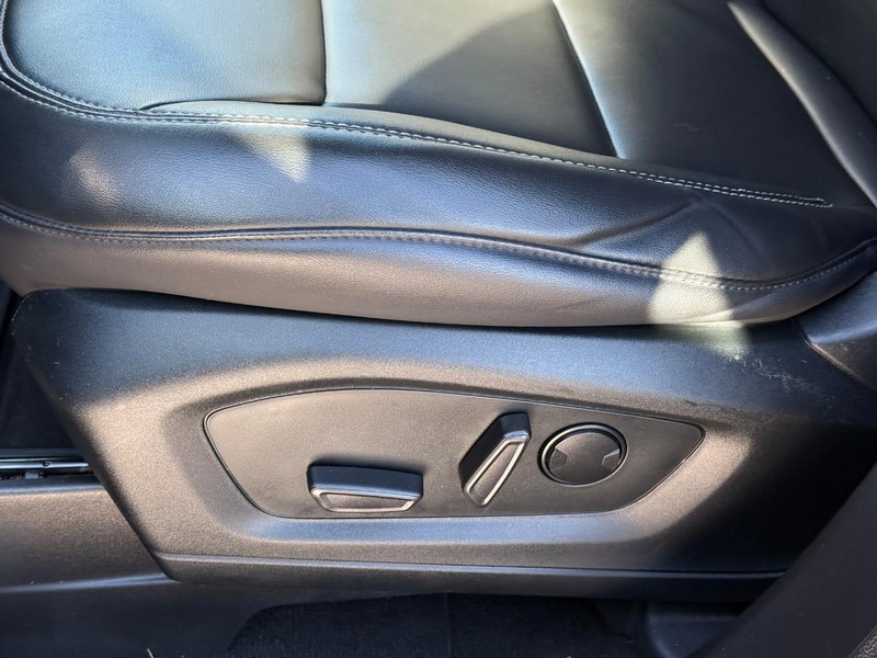 Ford Explorer Vehicle Image 22