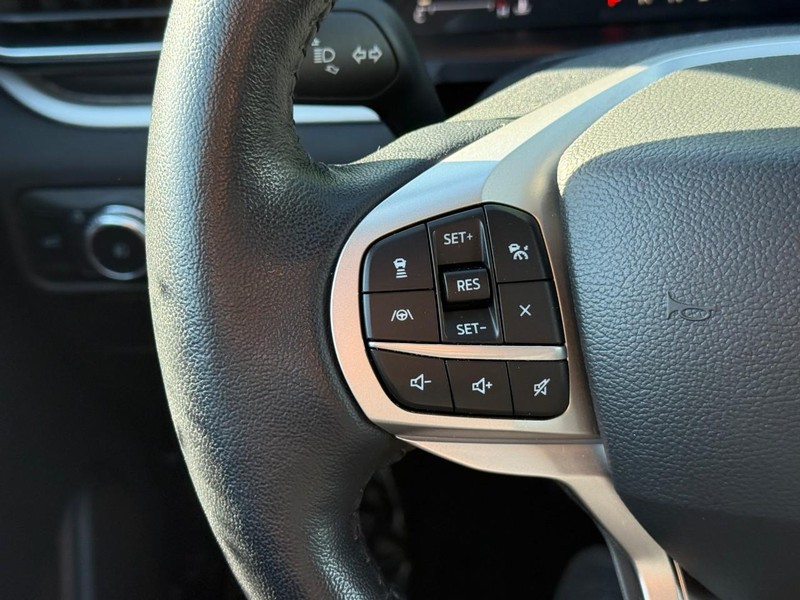 Ford Explorer Vehicle Image 23