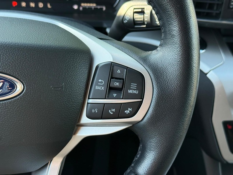 Ford Explorer Vehicle Image 24