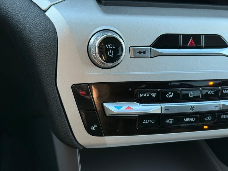 Ford Explorer Vehicle Image 27