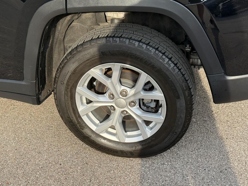 Jeep Grand Cherokee Vehicle Image 05