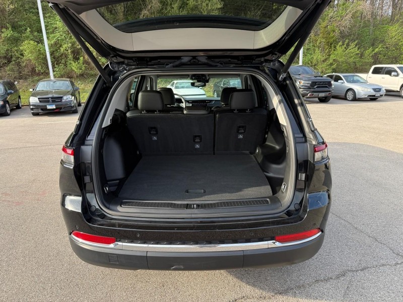 Jeep Grand Cherokee Vehicle Image 08