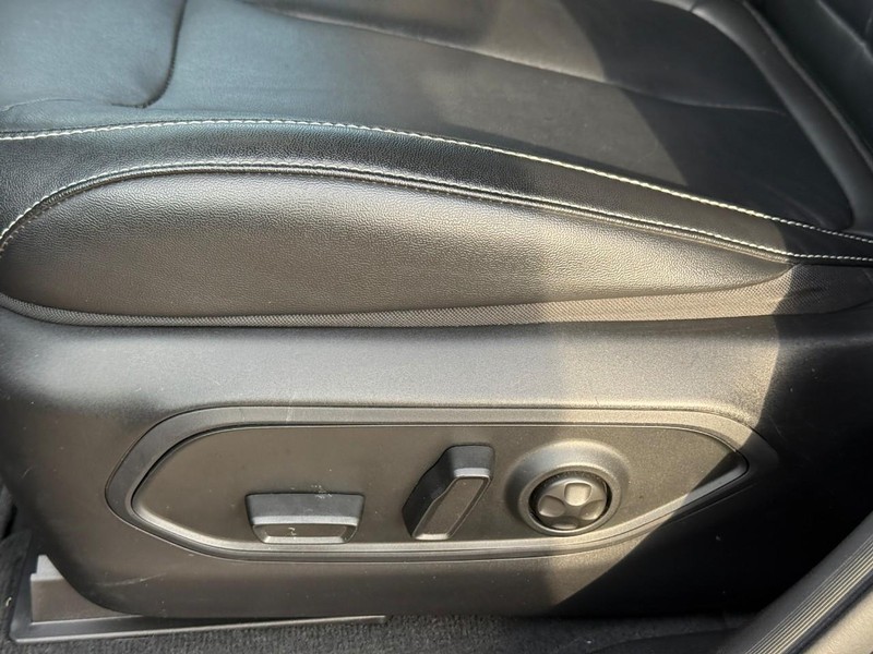 Jeep Grand Cherokee Vehicle Image 19