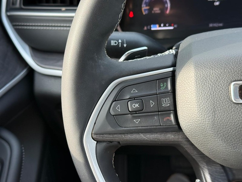 Jeep Grand Cherokee Vehicle Image 20