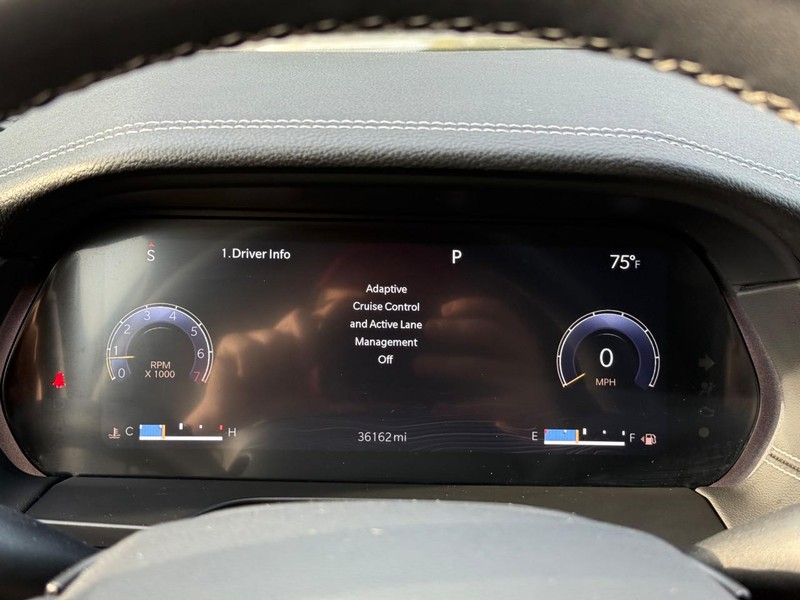 Jeep Grand Cherokee Vehicle Image 22