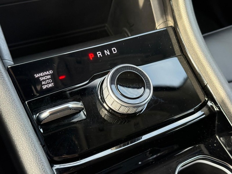 Jeep Grand Cherokee Vehicle Image 23