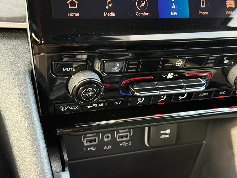 Jeep Grand Cherokee Vehicle Image 24