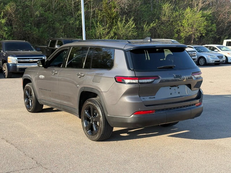 Jeep Grand Cherokee L Vehicle Full-screen Gallery Image 3