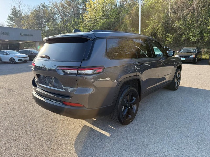 Jeep Grand Cherokee L Vehicle Full-screen Gallery Image 7