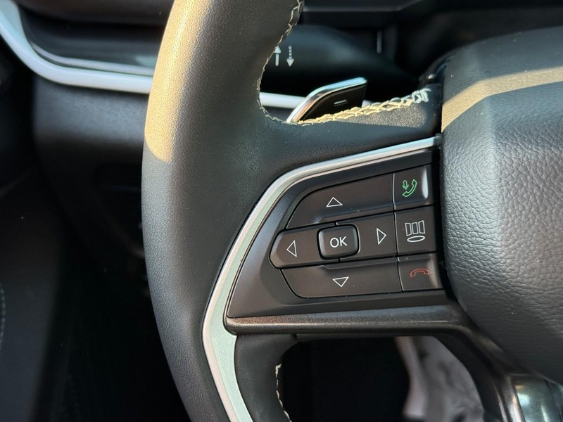 Jeep Grand Cherokee L Vehicle Full-screen Gallery Image 19