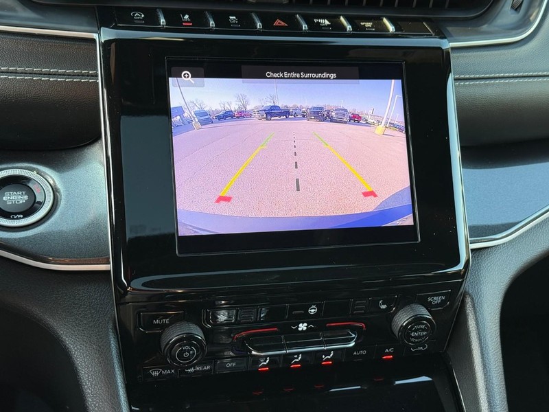 Jeep Grand Cherokee L Vehicle Full-screen Gallery Image 24