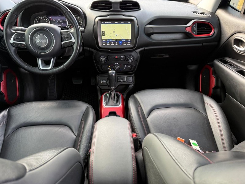 Jeep Renegade Vehicle Image 14