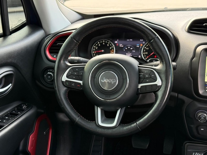 Jeep Renegade Vehicle Image 15