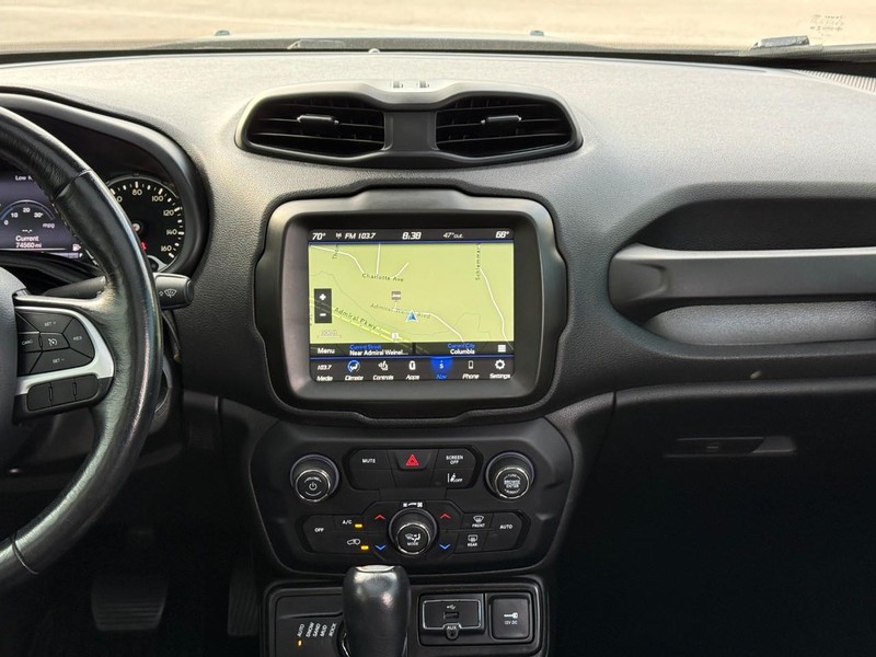 Jeep Renegade Vehicle Image 16