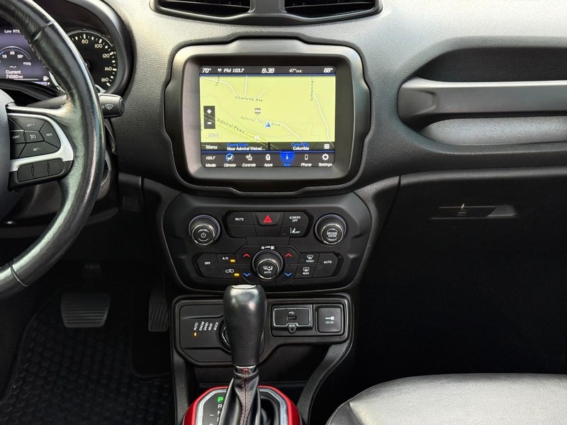 Jeep Renegade Vehicle Image 17