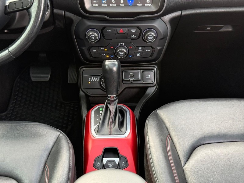 Jeep Renegade Vehicle Image 18