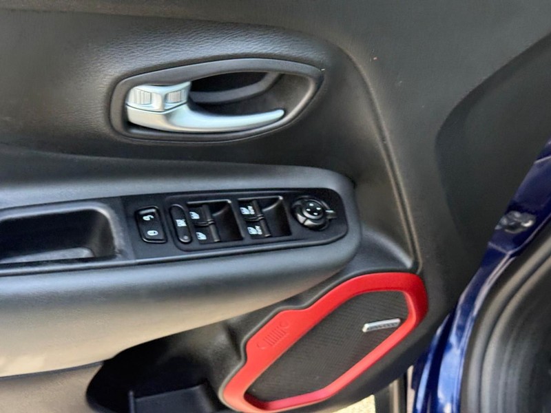 Jeep Renegade Vehicle Image 19