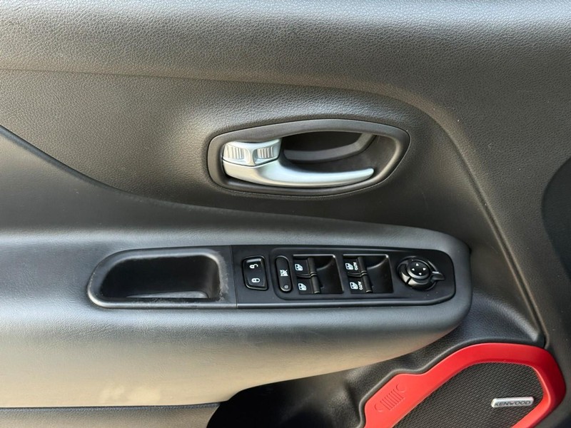 Jeep Renegade Vehicle Image 20