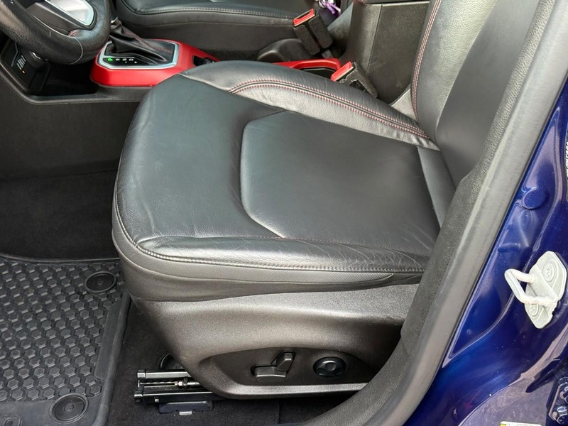 Jeep Renegade Vehicle Image 21