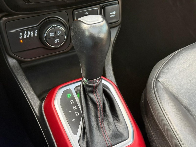 Jeep Renegade Vehicle Image 26