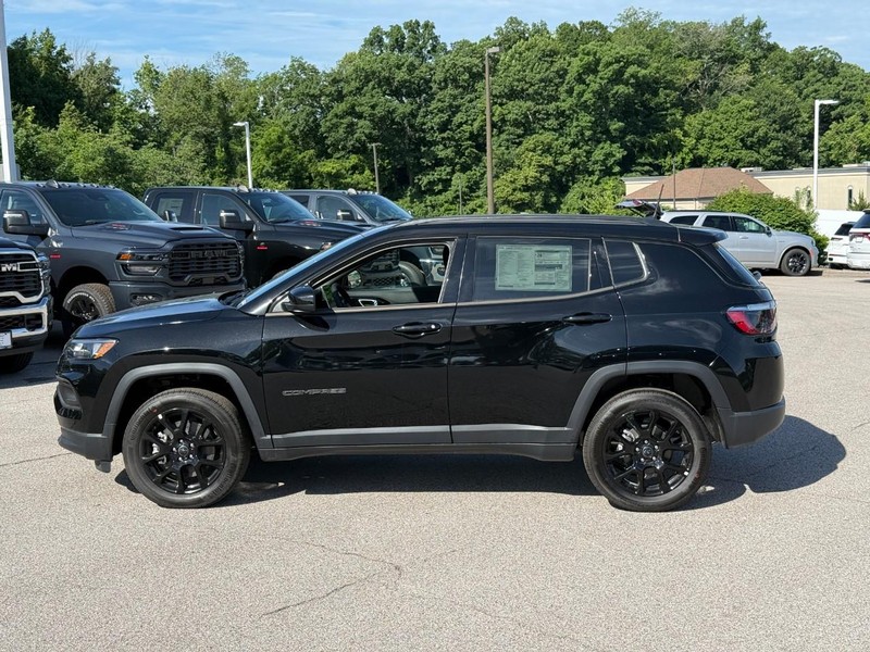 Jeep Compass Vehicle Image 03