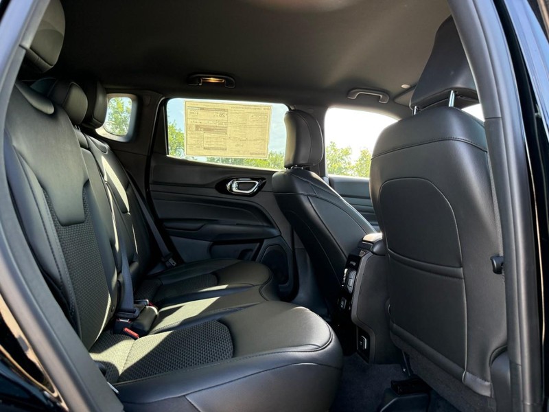 Jeep Compass Vehicle Image 07