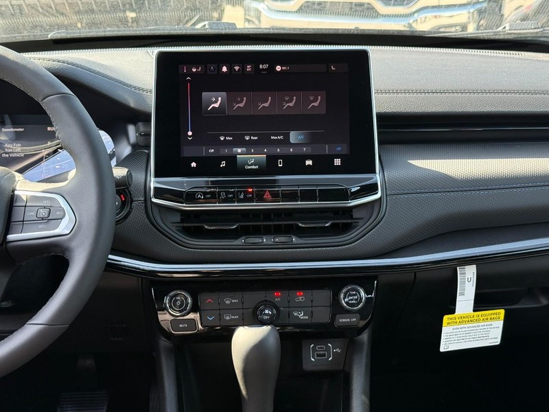 Jeep Compass Vehicle Image 11