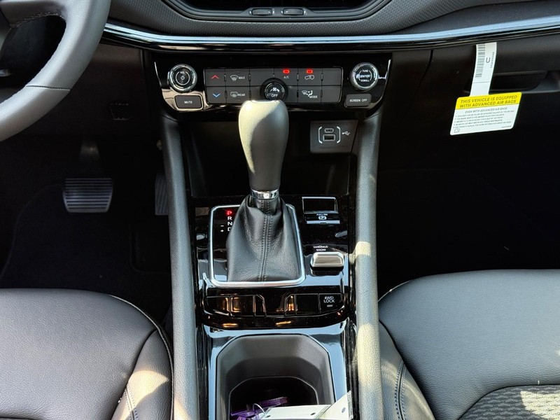 Jeep Compass Vehicle Image 12