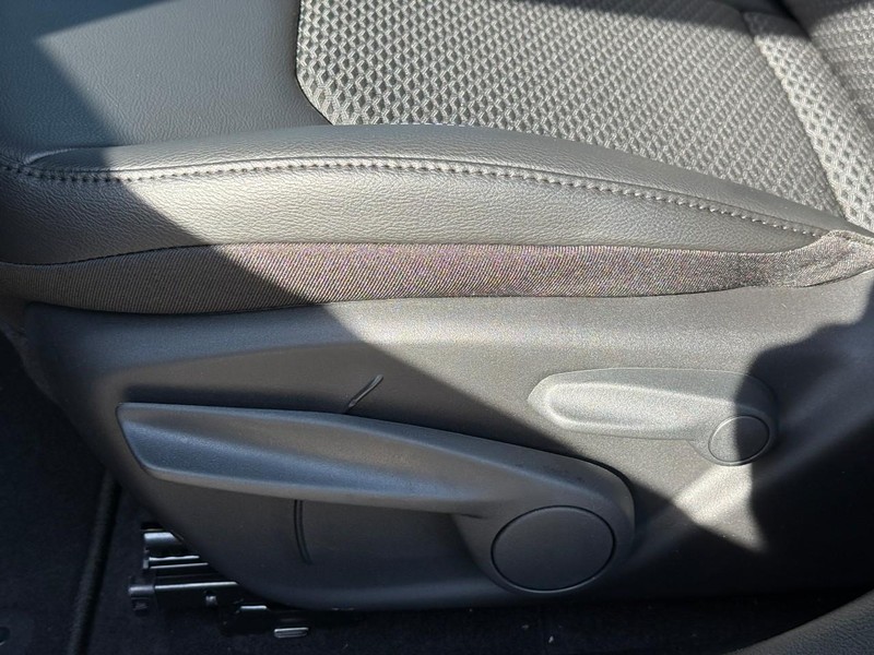 Jeep Compass Vehicle Image 15