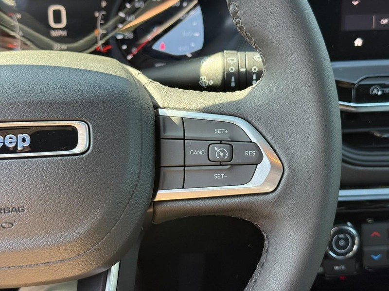 Jeep Compass Vehicle Image 17