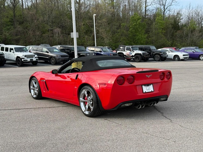 Chevrolet Corvette Vehicle Full-screen Gallery Image 3