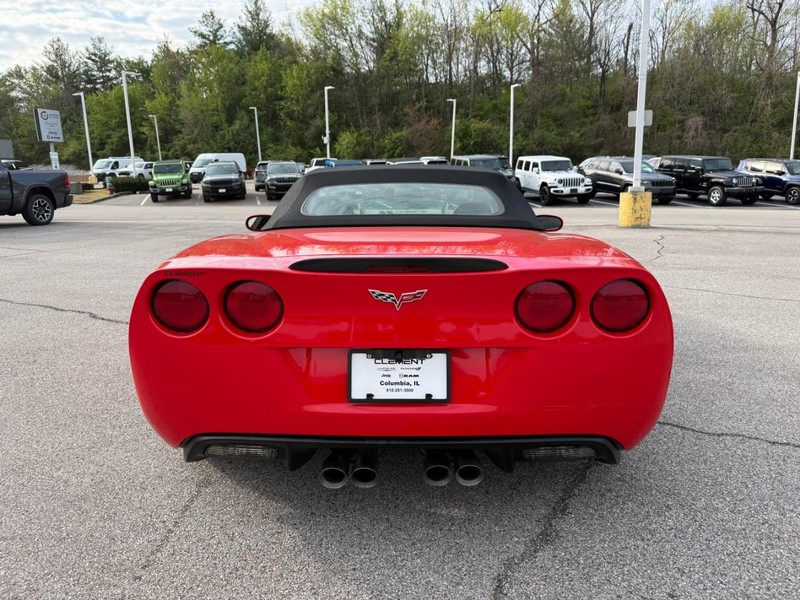 Chevrolet Corvette Vehicle Full-screen Gallery Image 5