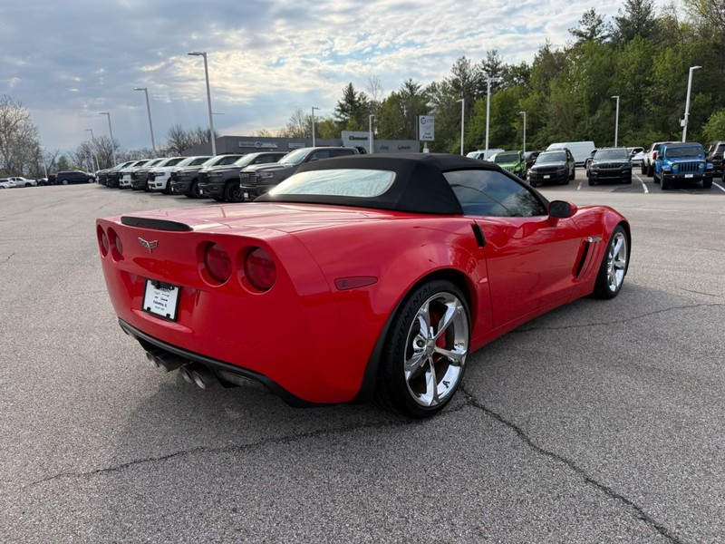 Chevrolet Corvette Vehicle Full-screen Gallery Image 6