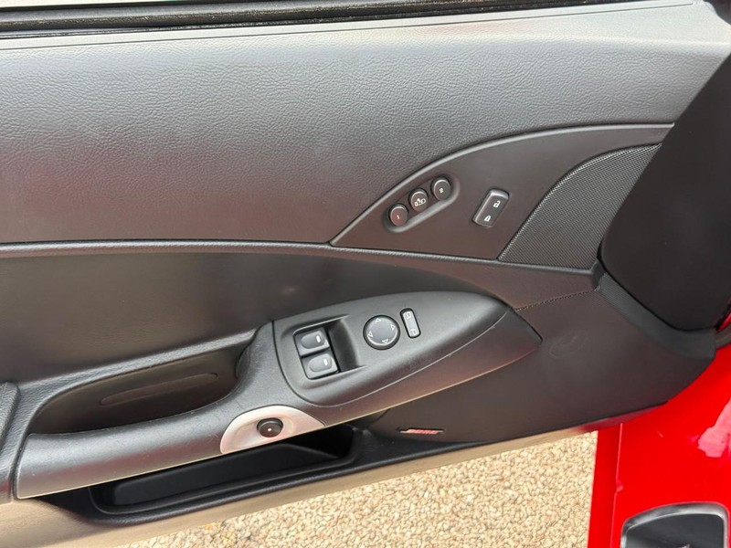 Chevrolet Corvette Vehicle Full-screen Gallery Image 9