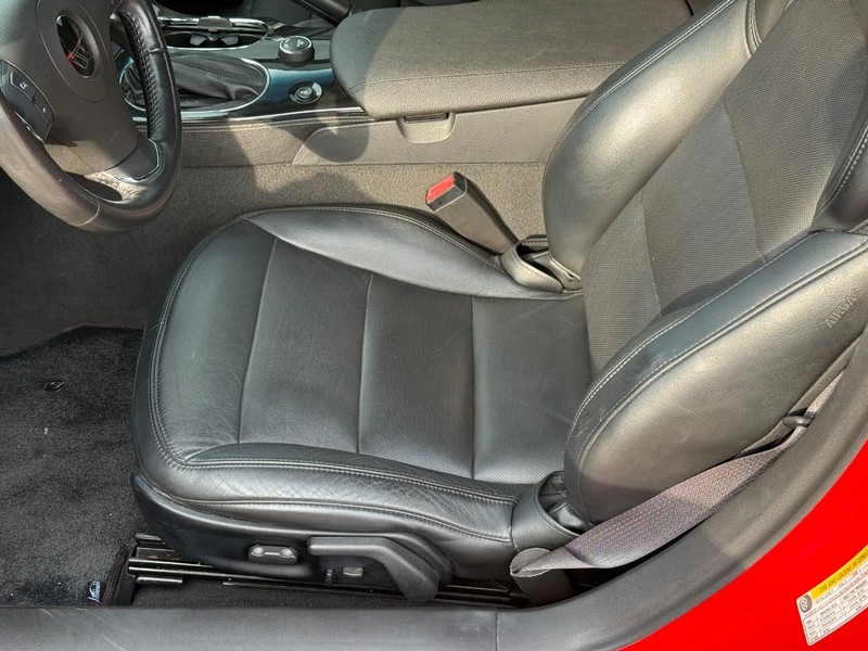 Chevrolet Corvette Vehicle Full-screen Gallery Image 10