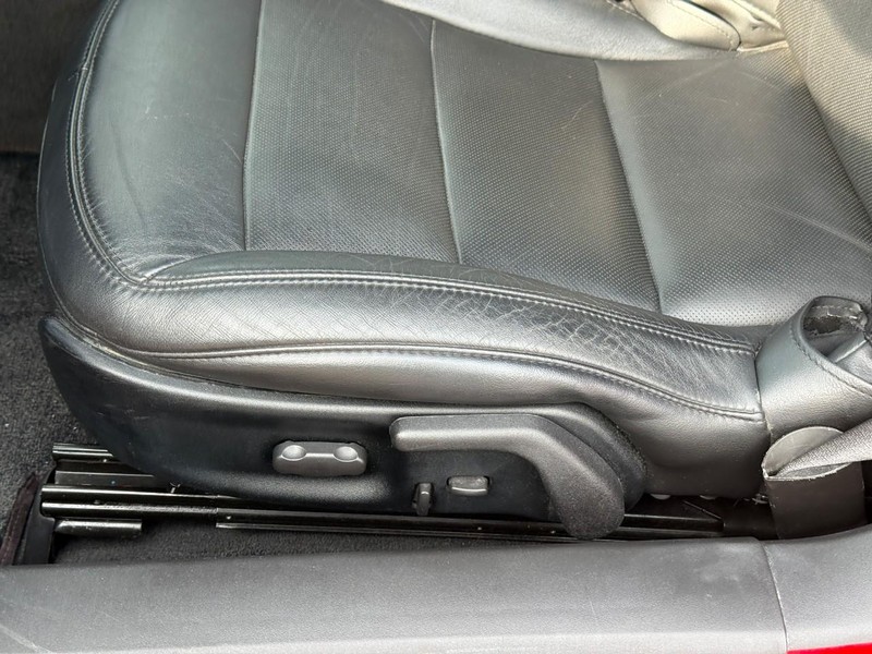 Chevrolet Corvette Vehicle Full-screen Gallery Image 11