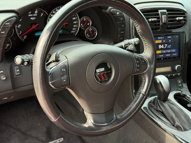 Chevrolet Corvette Vehicle Full-screen Gallery Image 12